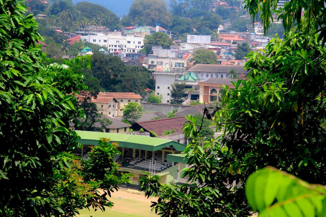 J Hostel แคนดี้ ภายนอก รูปภาพ
