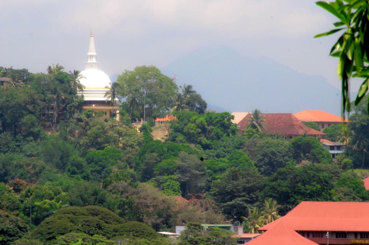 J Hostel แคนดี้ ภายนอก รูปภาพ
